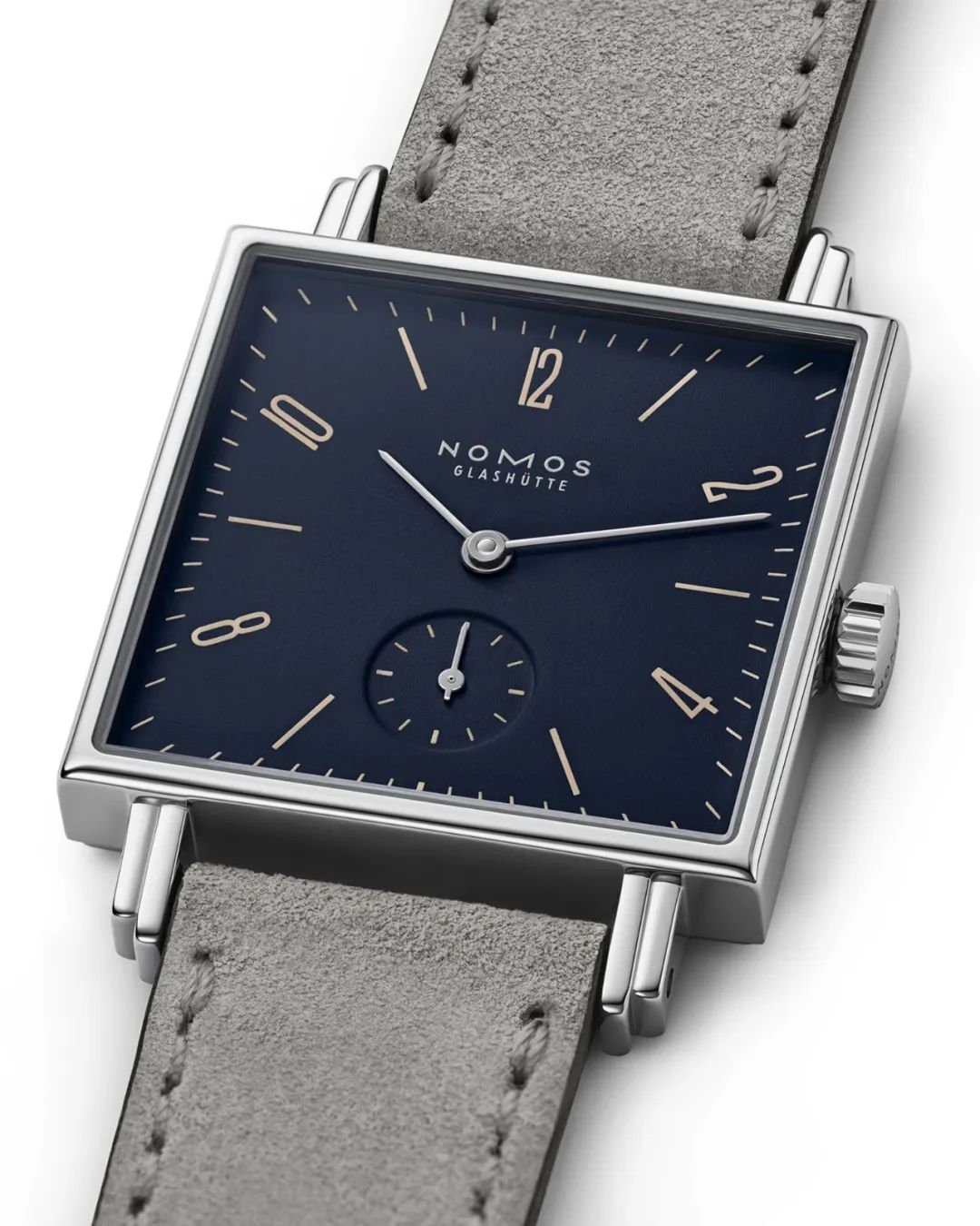 北京NOMOS手表?yè)Q個(gè)電池要多少錢(qián)