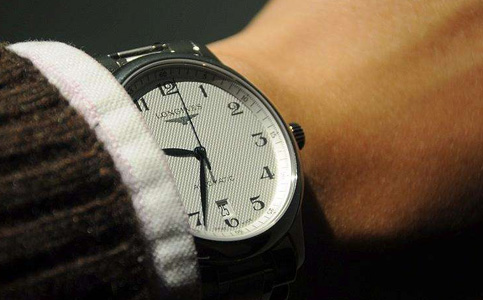 浪琴保養(yǎng)一次要多少錢