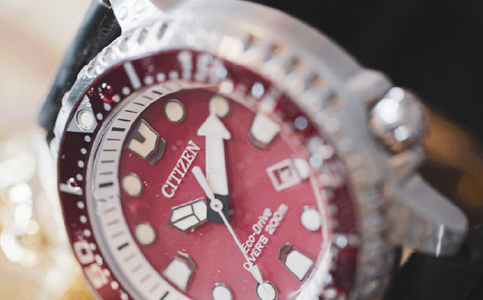 西鐵城光動能手表如何更換電池