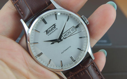 天梭手表維修售后服務(天梭石英表不走了)