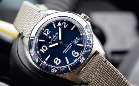 格拉蘇蒂售后維修服務(wù)中心（手表表蒙起霧的處理方法）