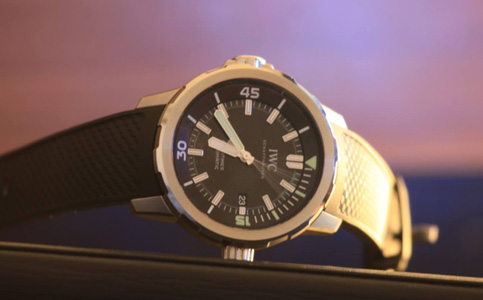 萬國全國維修點查詢電話（萬國手表保養的頻率是多久）